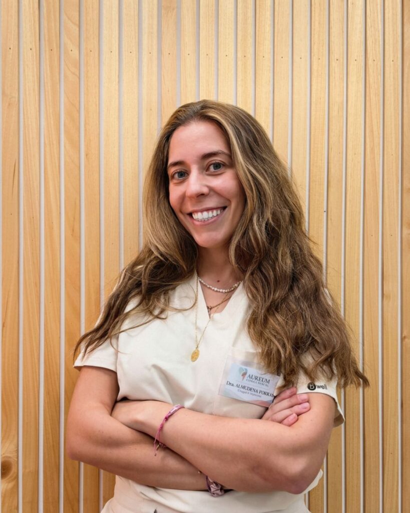 Doctora Almudea Porras_Cirujía e implantología
